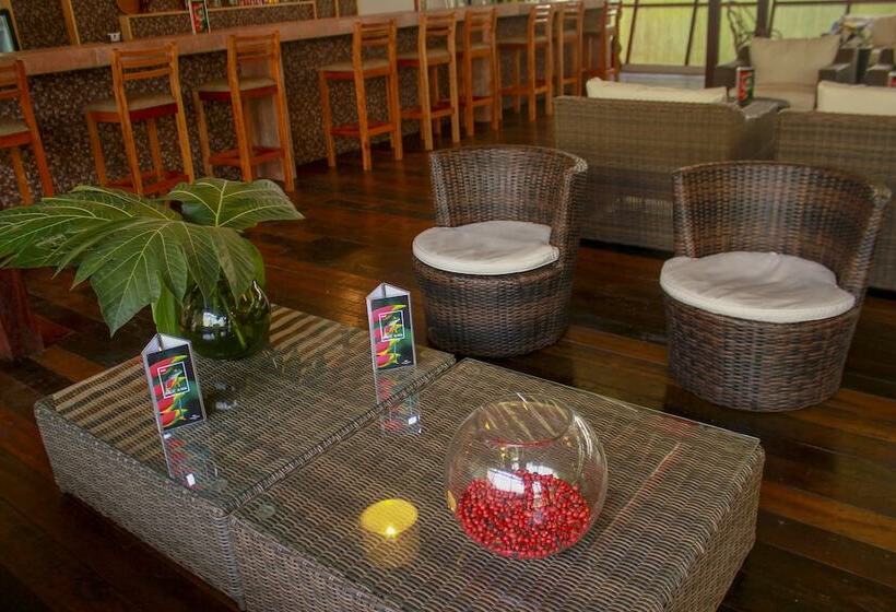 فندق Heliconia Amazon River Lodge