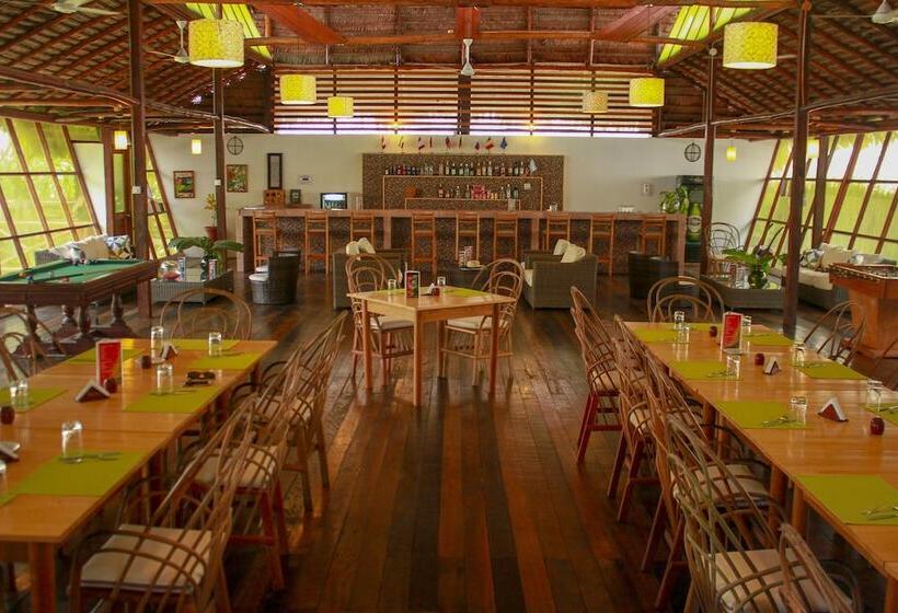 فندق Heliconia Amazon River Lodge