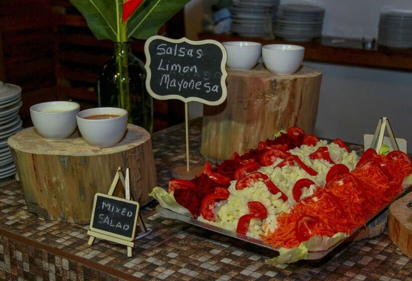 فندق Heliconia Amazon River Lodge