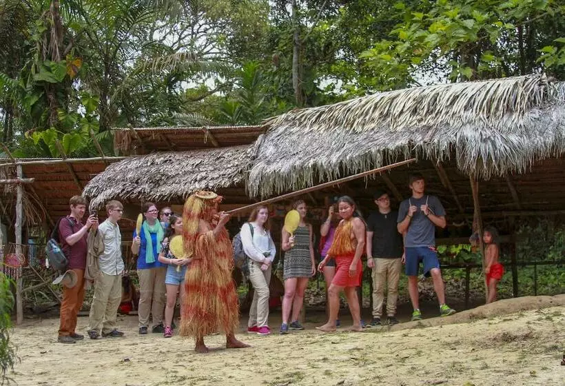 هتل Heliconia Amazon River Lodge