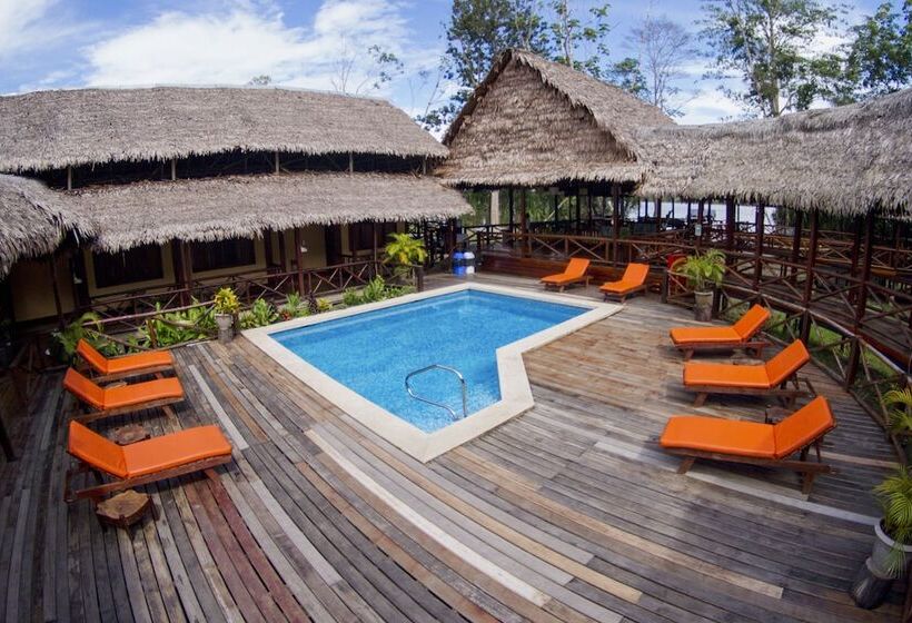 فندق Heliconia Amazon River Lodge