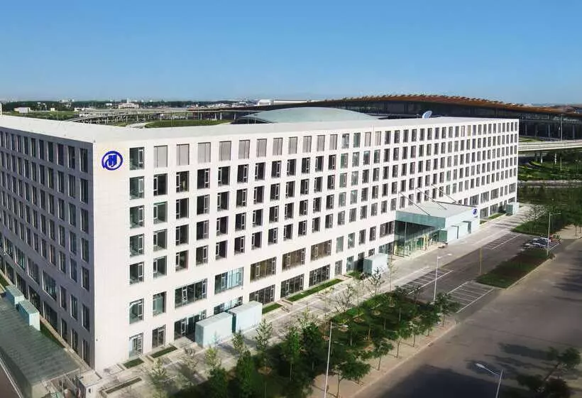 Отель Hilton Beijing Capital Airport