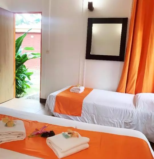 هتل Oasis De Kiamu