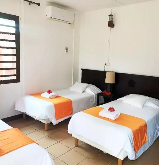 هتل Oasis De Kiamu