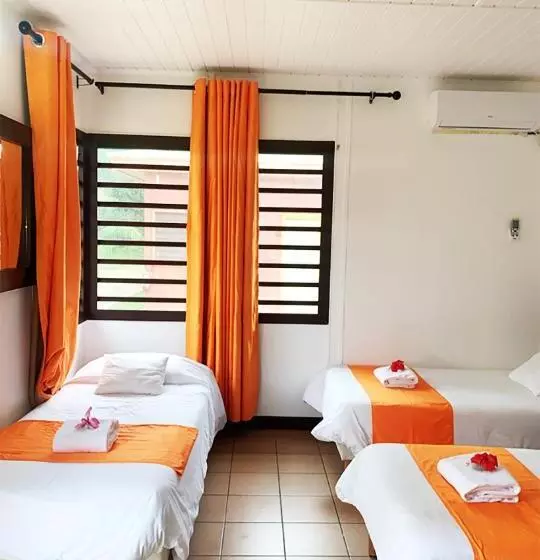 هتل Oasis De Kiamu