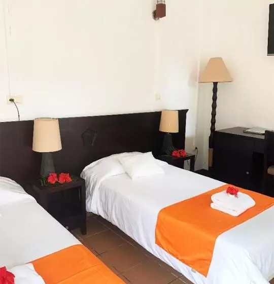 هتل Oasis De Kiamu