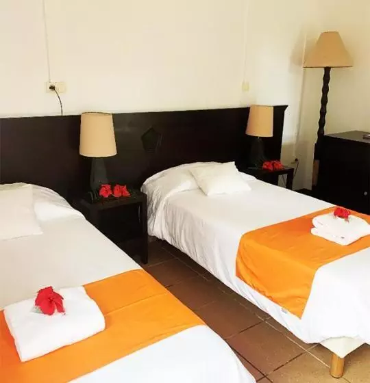 هتل Oasis De Kiamu