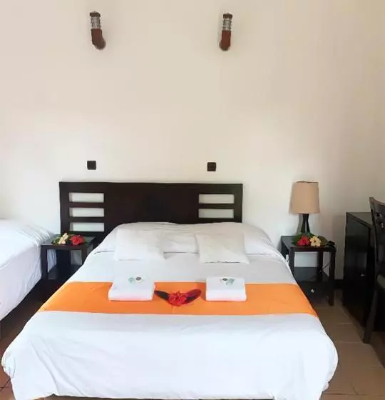 هتل Oasis De Kiamu