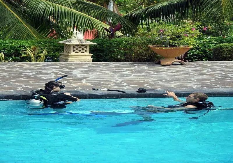 ホテル Puri Bunga Beach Cottages