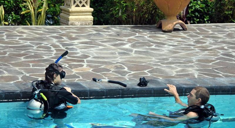 فندق Puri Bunga Beach Cottages