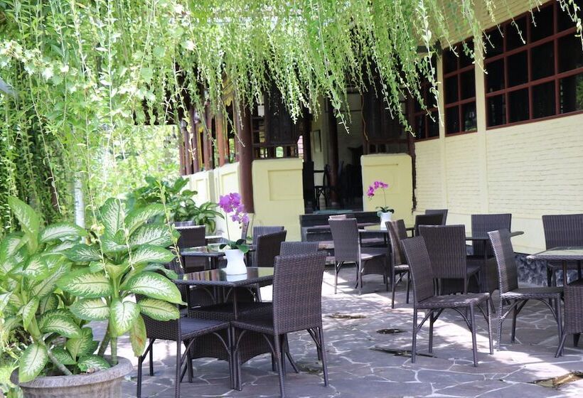 فندق Puri Bunga Beach Cottages