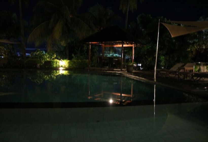 فندق Puri Bunga Beach Cottages