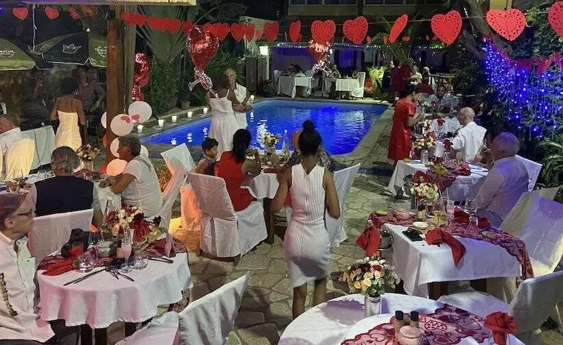 هتل Restaurant Coco Lodge Majunga