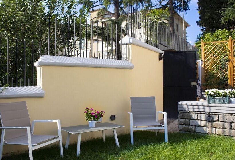 تختخواب و صبحانه Relais Villa Montedonzelli