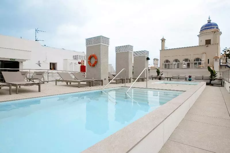 Goodnight Cadiz Apartments