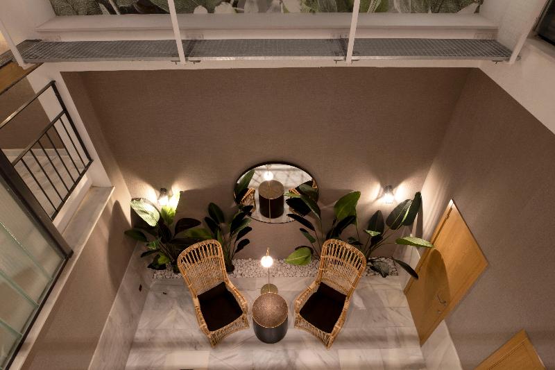 Goodnight Cadiz Apartments