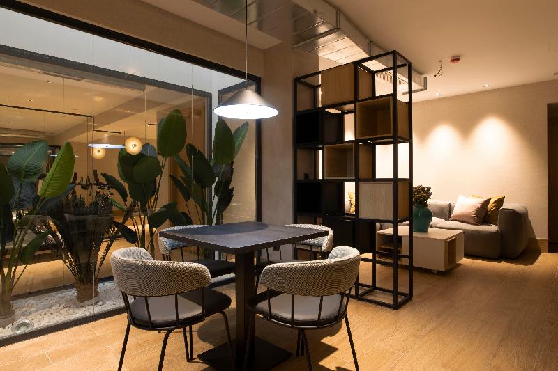 Goodnight Cadiz Apartments