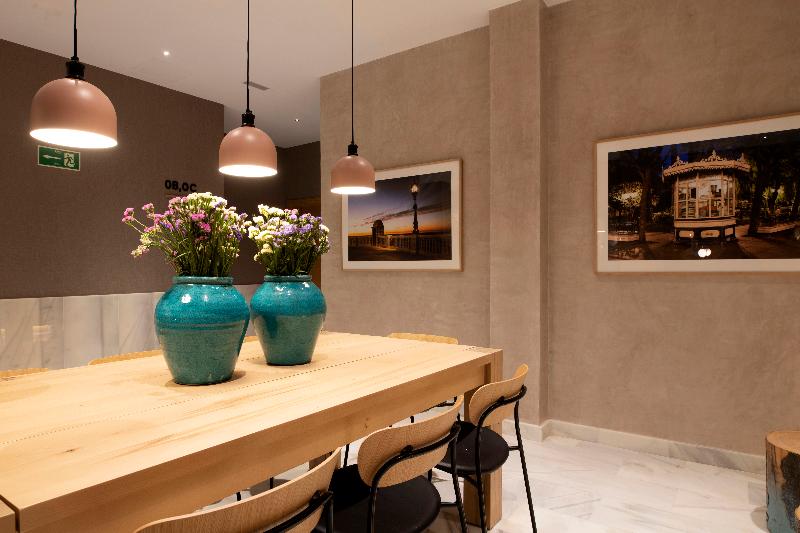 Goodnight Cadiz Apartments