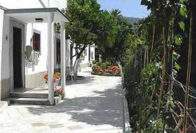 Harry S Bar & Apartments 1