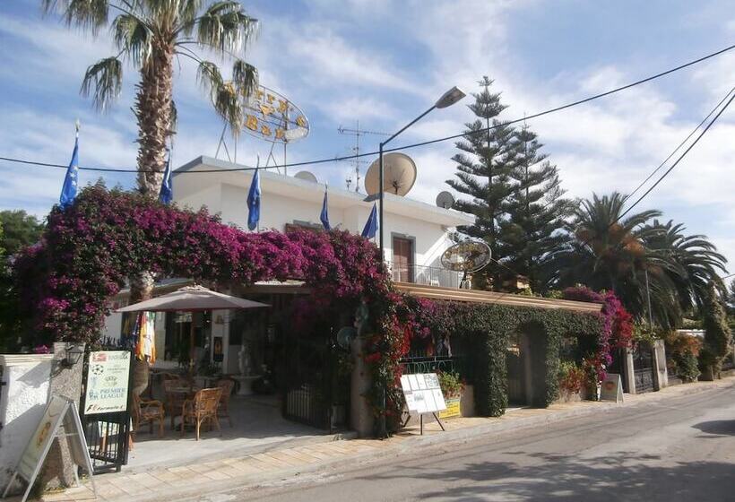 Harry S Bar & Apartments 1