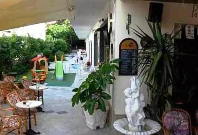 Harry S Bar & Apartments 1