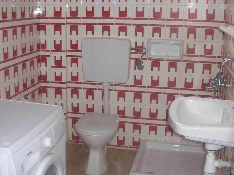 Harry S Bar & Apartments 1