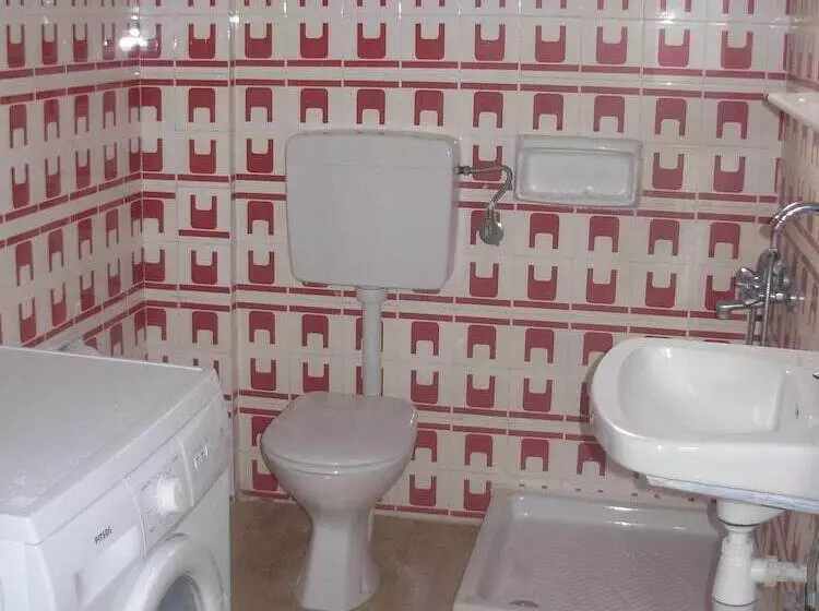 Harry S Bar & Apartments 1