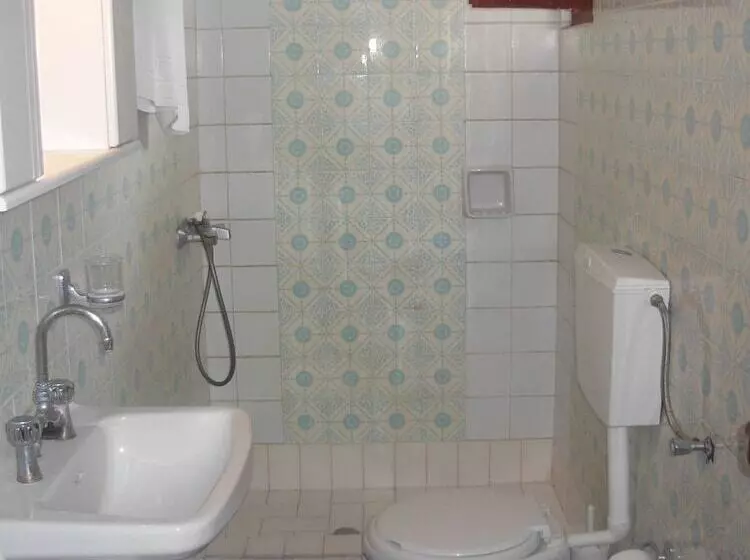 Harry S Bar & Apartments 1