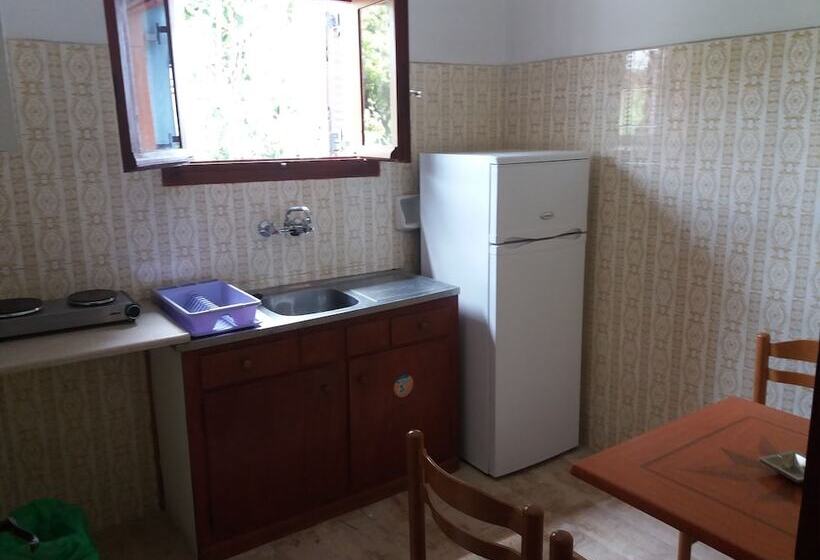 Harry S Bar & Apartments 1