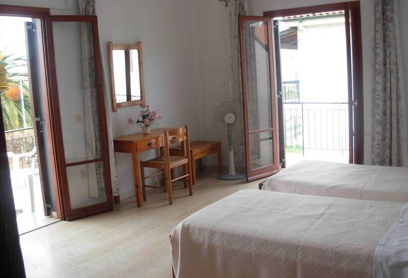 Harry S Bar & Apartments 1