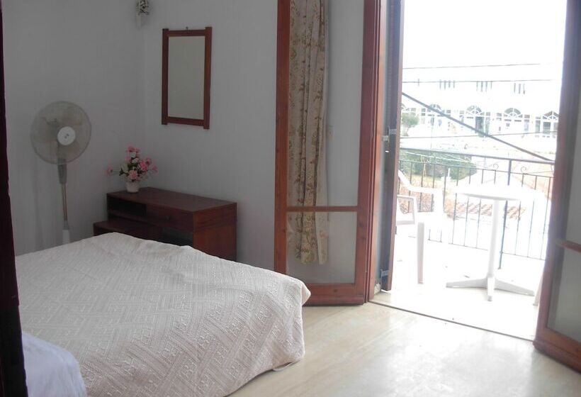 Harry S Bar & Apartments 1