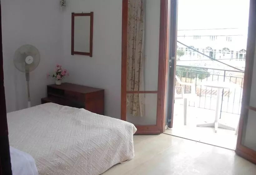 Harry S Bar & Apartments 1