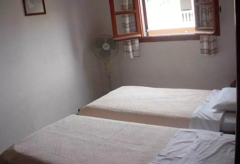 Harry S Bar & Apartments 1