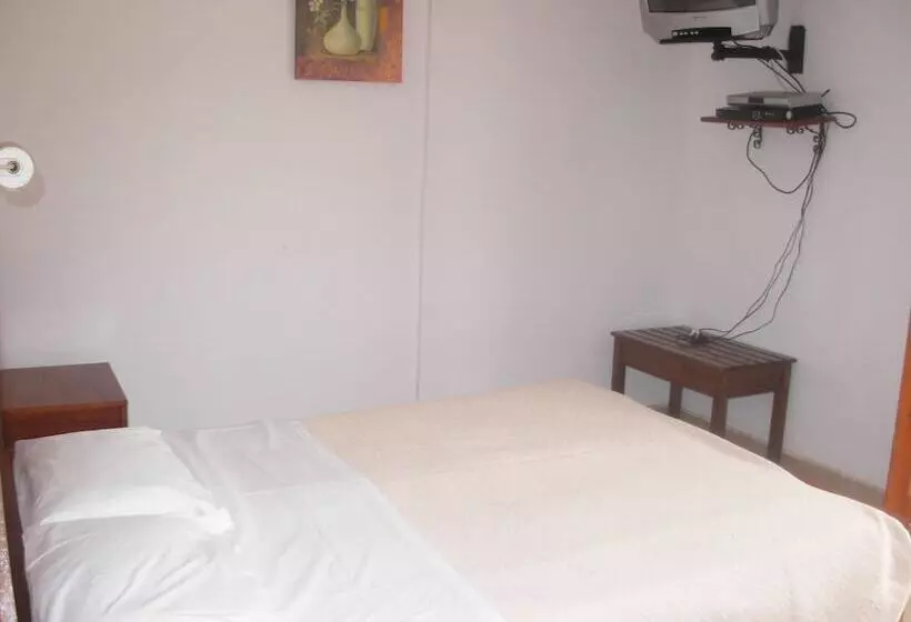 Harry S Bar & Apartments 1