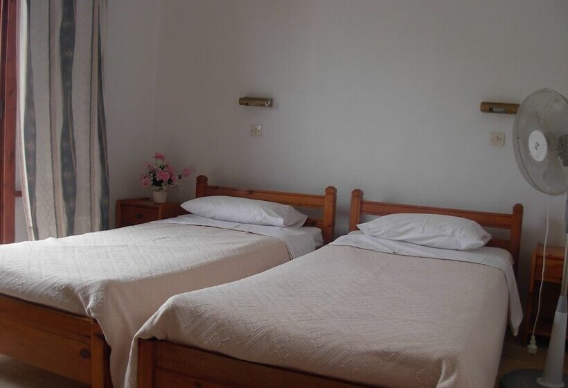 Harry S Bar & Apartments 1