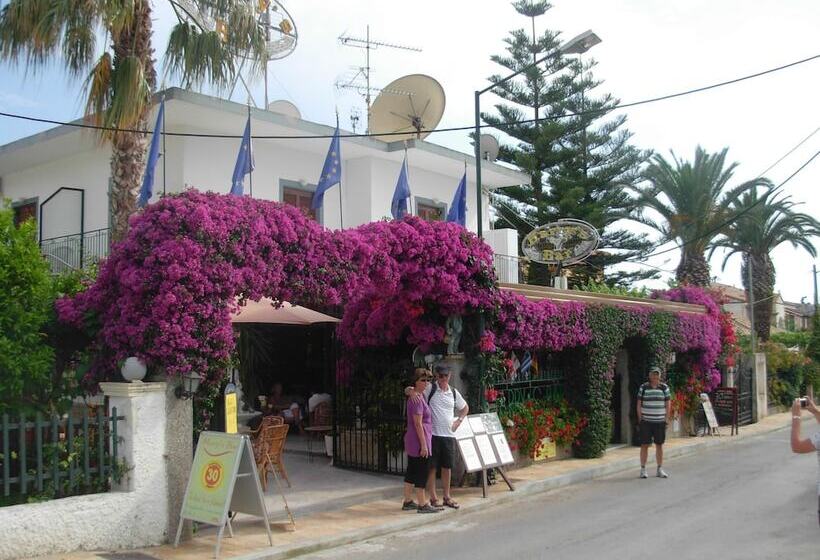 Harry S Bar & Apartments 1