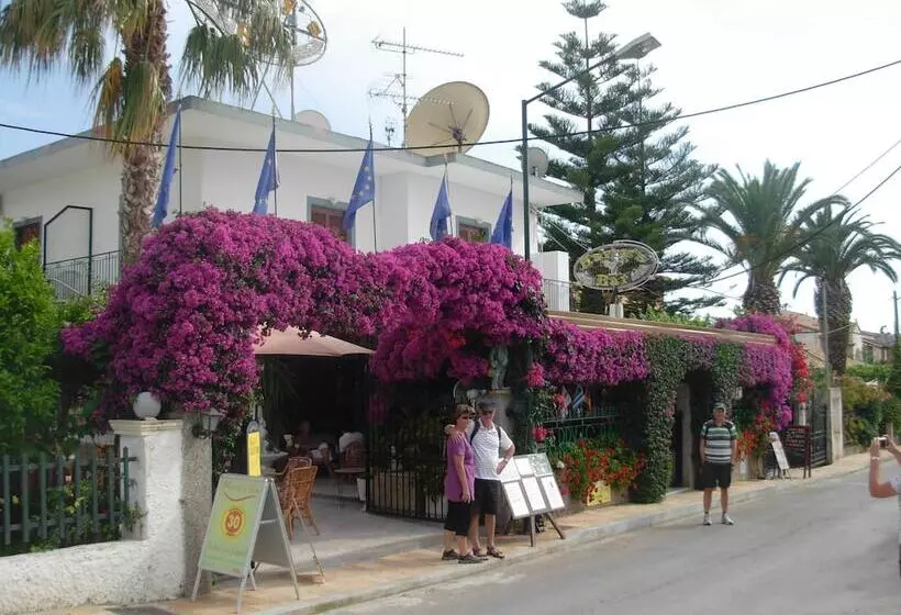 Harry S Bar & Apartments 1