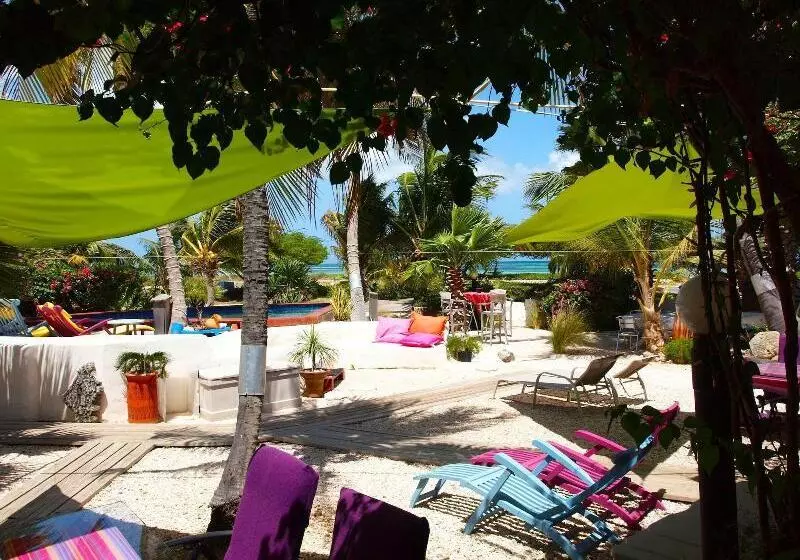 هتل Beach House Aruba Apartments