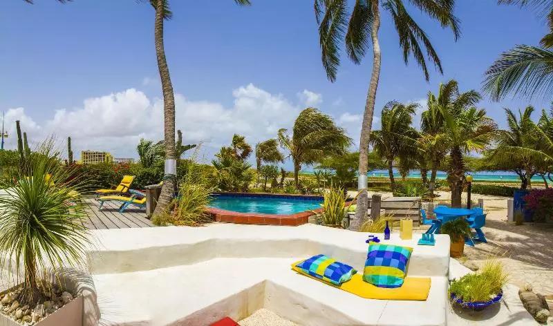 هتل Beach House Aruba Apartments