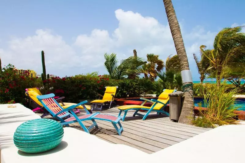 هتل Beach House Aruba Apartments