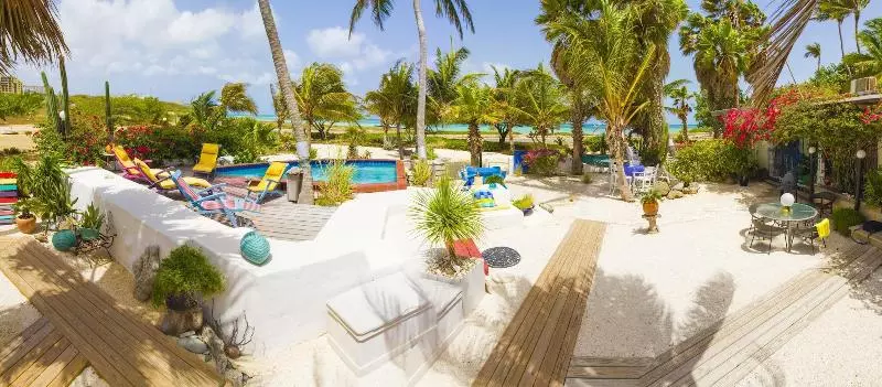 هتل Beach House Aruba Apartments