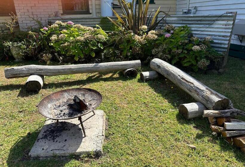 בית מלון כפרי Bush Retreat Farm Stay 2 Br Guest Suite