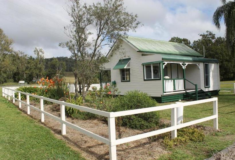 ペンション The Dollhouse Cottage