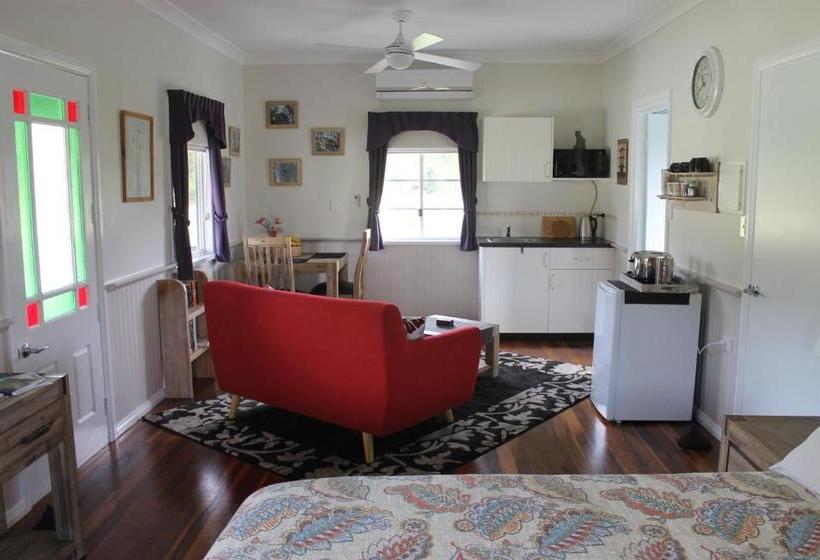 ペンション The Dollhouse Cottage