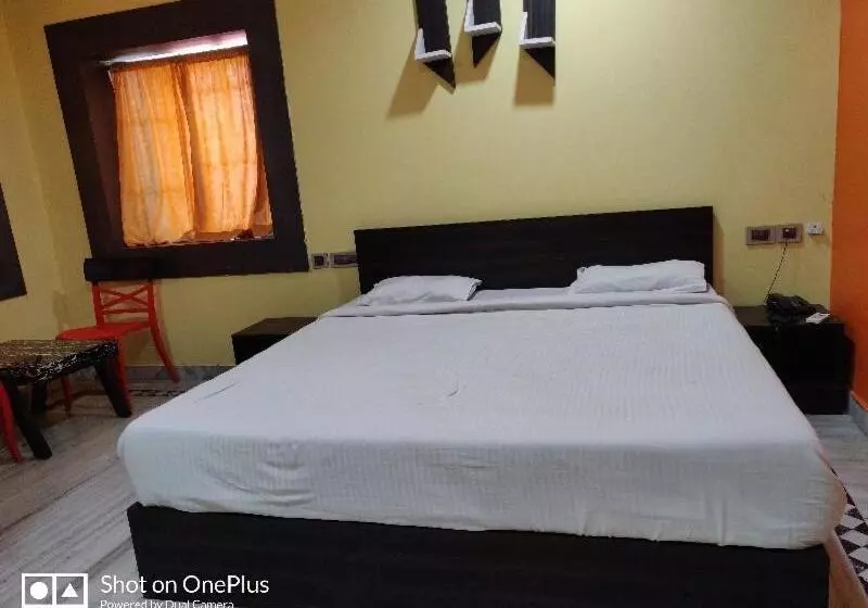 هتل Spot On 80280 Sai Somnath Residency