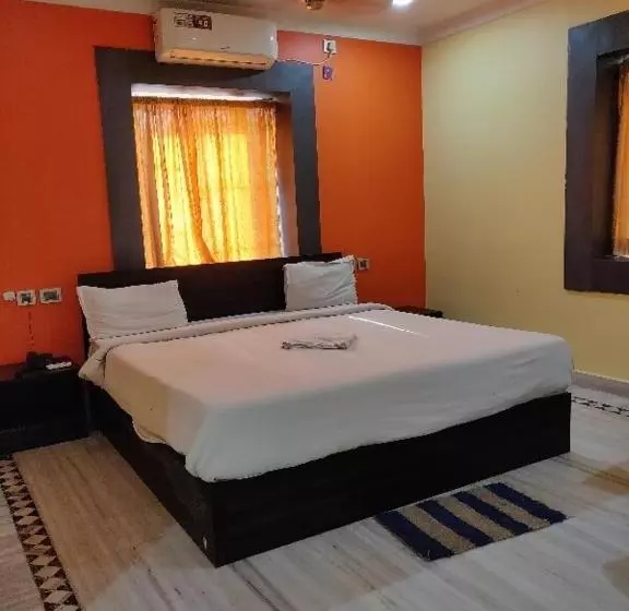 هتل Spot On 80280 Sai Somnath Residency