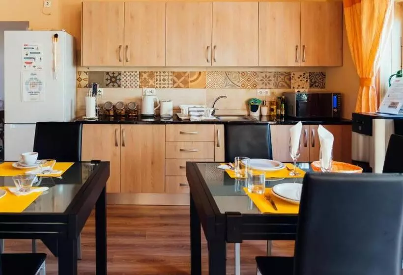 پانسیون Happy House Comfort Plus