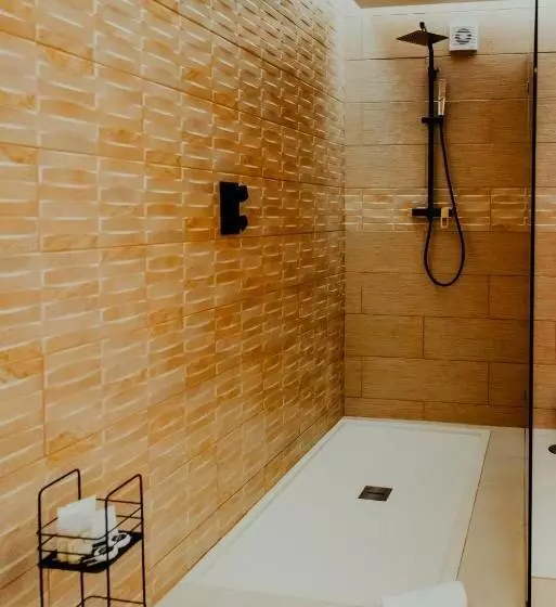 پانسیون Happy House Comfort Plus