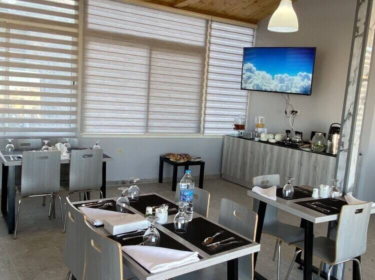 تختخواب و صبحانه Moses Residence