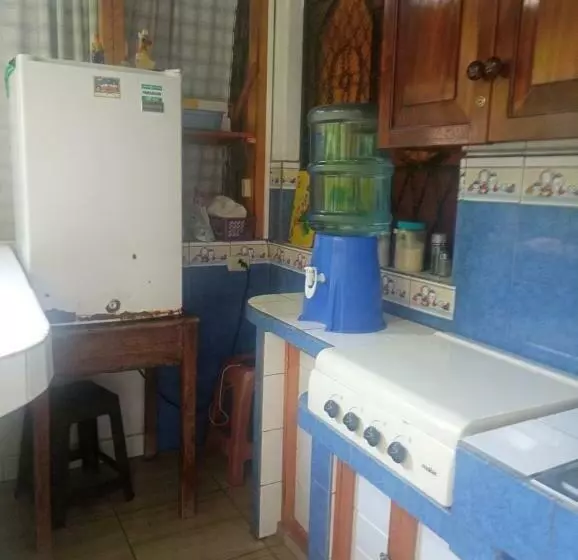 هتل Hostal Mario S Rooms